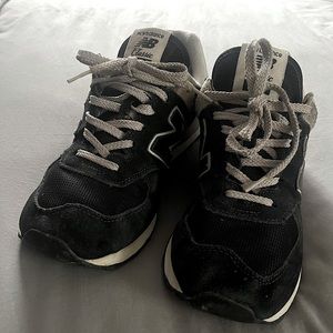 USED Men's Black/Navy Blue New Balance 574 Classic Size 9.5